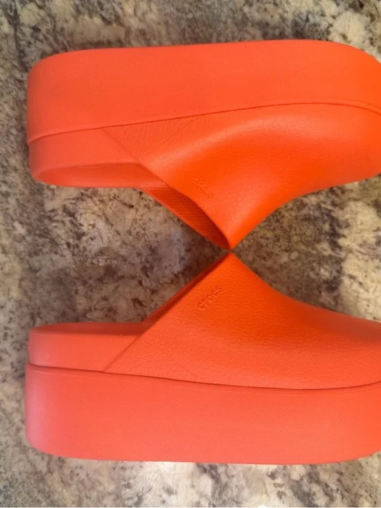 CROCS Dylan Platform Clogs - Red - Picture 4 of 5